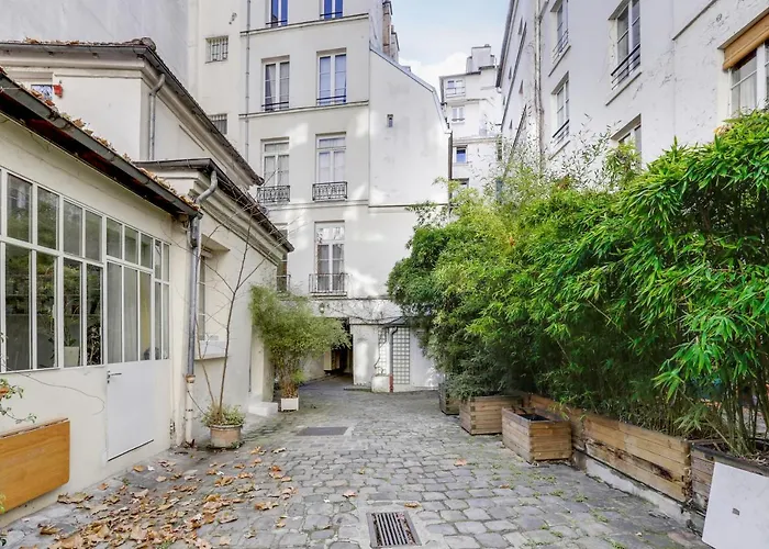 Montorgueil/ Rue Saint Sauveur